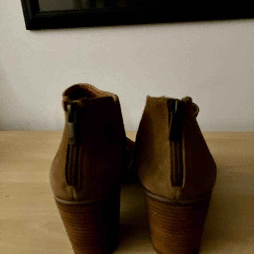 4/$20 Lucky Brand Tan Suede Keight Bootie 10 42 - Picture 8 of 8